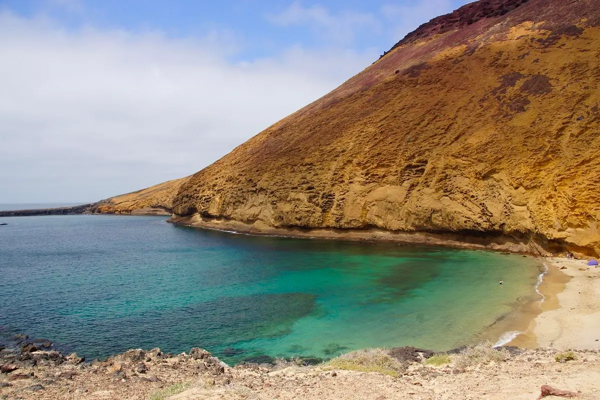 playa montaña amarilla la graciosa